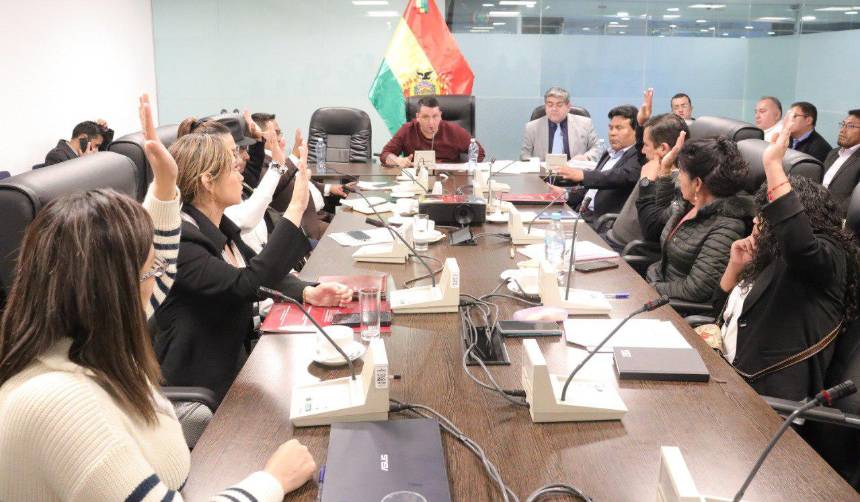 Comisión de Diputados aprueba proyecto de ley de alivio tributario y lo remite al pleno