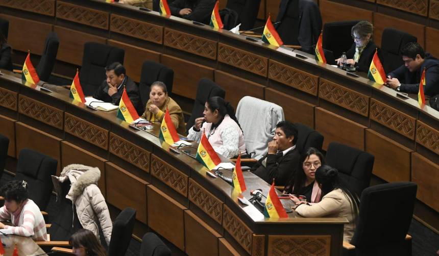 Tras la interpelación a Zamora por BoA, algunos legisladores expresan insatisfacción pese al voto de confianza