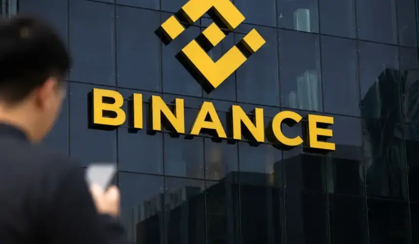 Al menos $us 3.000 millones congelados tras posible hackeo a plataforma de criptomonedas Binance