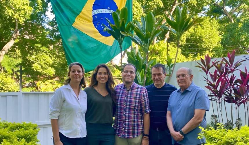 Opositores refugiados en embajada argentina en Caracas llegan a EEUU