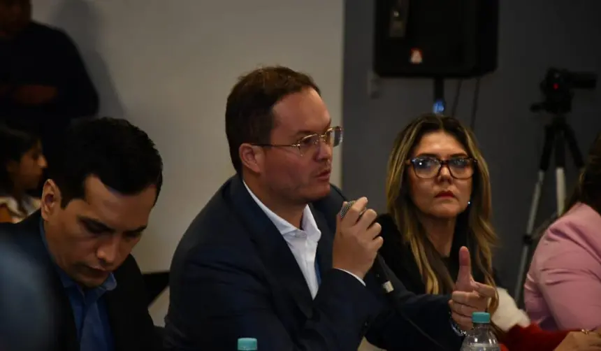 Presidente de YPFB dice que 12 contratos con Botrading son investigados por la Asamblea Legislativa