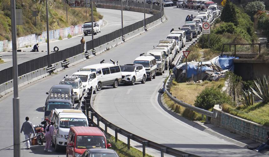 “Si no hay solución, vamos a pedir la renuncia del presidente”: Choferes de La Paz dan 24 horas para el pago de resarcimientos