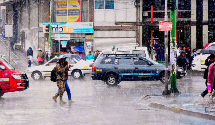 Aliste abrigos y paraguas: Emiten alerta por lluvias y posible riesgo de desborde de ríos en cuatro departamentos