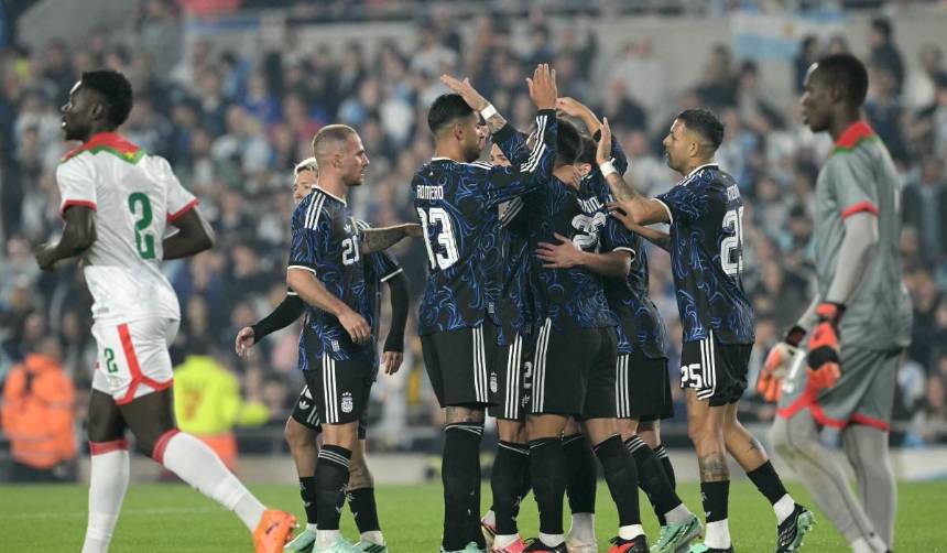 Argentina arrolla a Burkina Faso con una goleada de 7-0