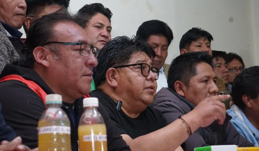 Gasolina: El Gobierno vuelve a convocar al diálogo y dirigente de los choferes dice que acudirán a la cita programada para las 11:00 de este jueves