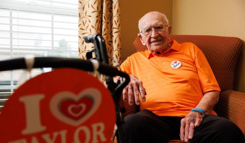 Un hombre de 95 años dirige un club de fans de Taylor Swift desde un asilo 