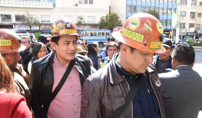 Cooperativistas mineros dicen que tienen más de 200 vehículos afectados por la gasolina