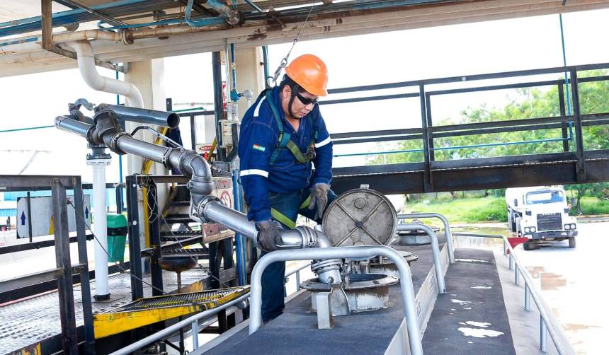 YPFB sigue sin presidente; un exministro alerta que la petrolera estatal es “una bomba de tiempo”