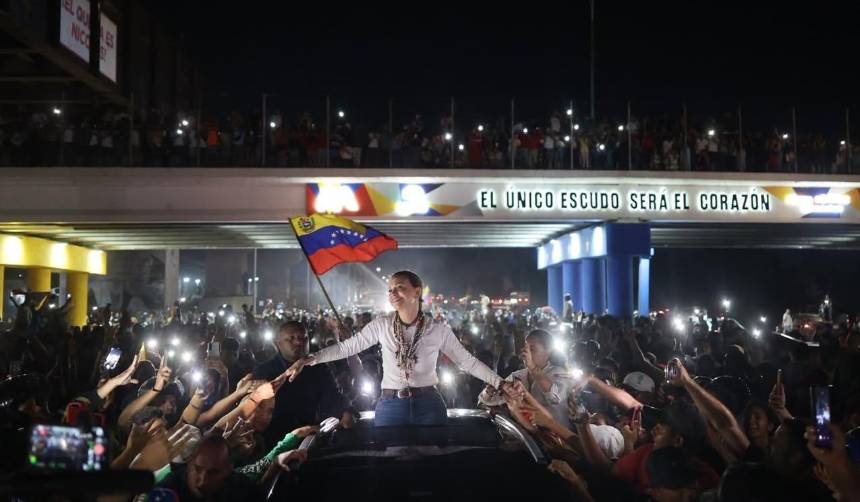 Una multitud recibe a María Corina Machado tras su esperado regreso a Venezuela