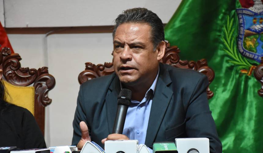 Gobernador de La Paz: “La mayoría del transporte interprovincial usa gasolina o gas y no debería subir sus tarifas”
