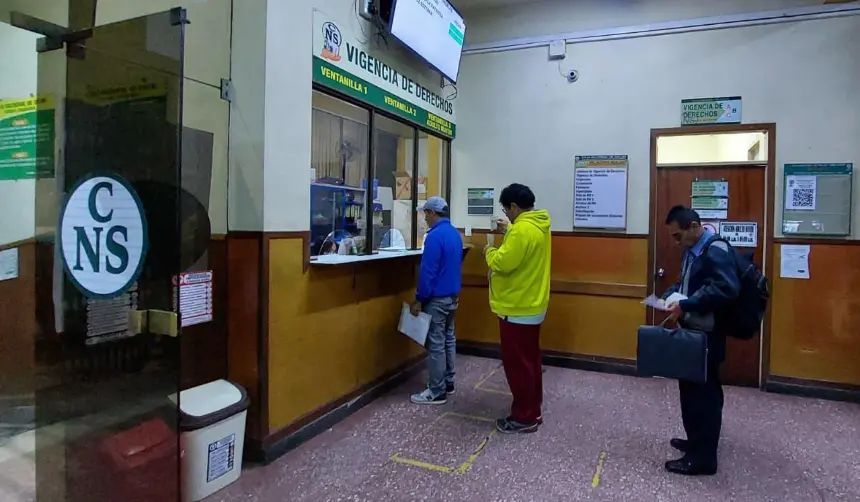 Retoman la atención en la CNS, pero trabajadores advierten con radicalizar sus medidas si no se atienden sus demandas