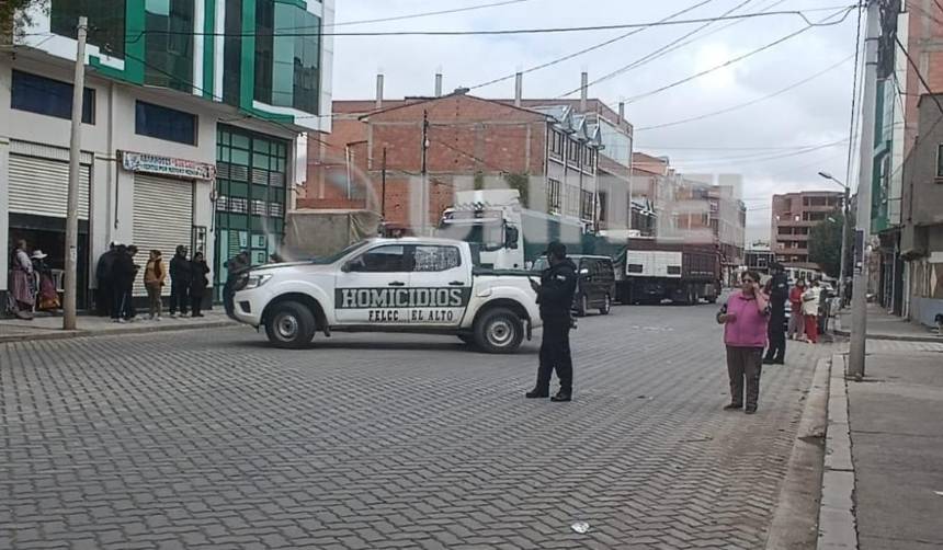 Hallan a una mujer sin vida y con dos disparos en plena vía pública de El Alto