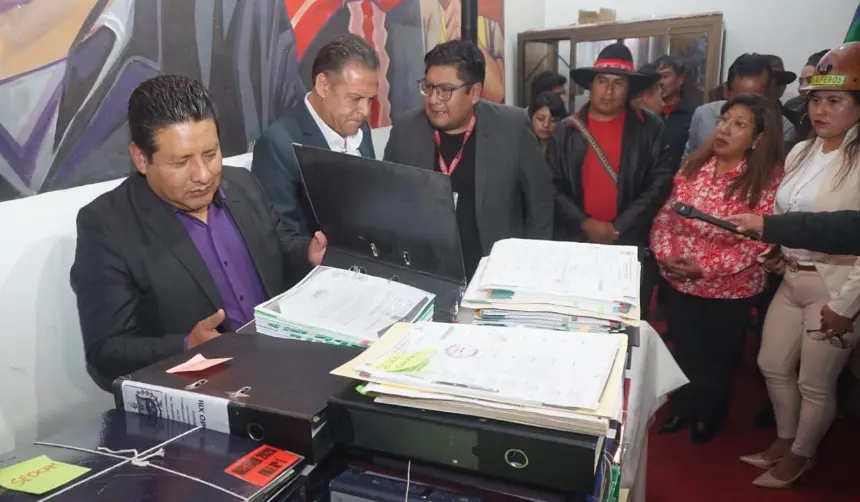 Gobernación de La Paz inicia transición con 12 comisiones para el traspaso de información