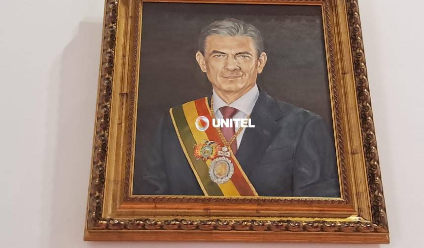 Incorporan el retrato de Rodrigo Paz a la galería de presidentes de la Casa de la Libertad en Sucre