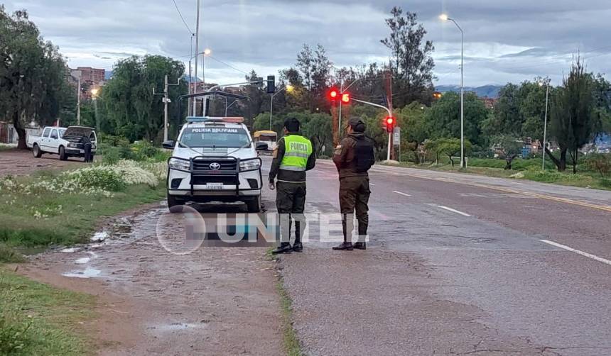 Hallan el cuerpo sin vida de un hombre en plena vía pública, presumen que fue atropellado y arrastrado