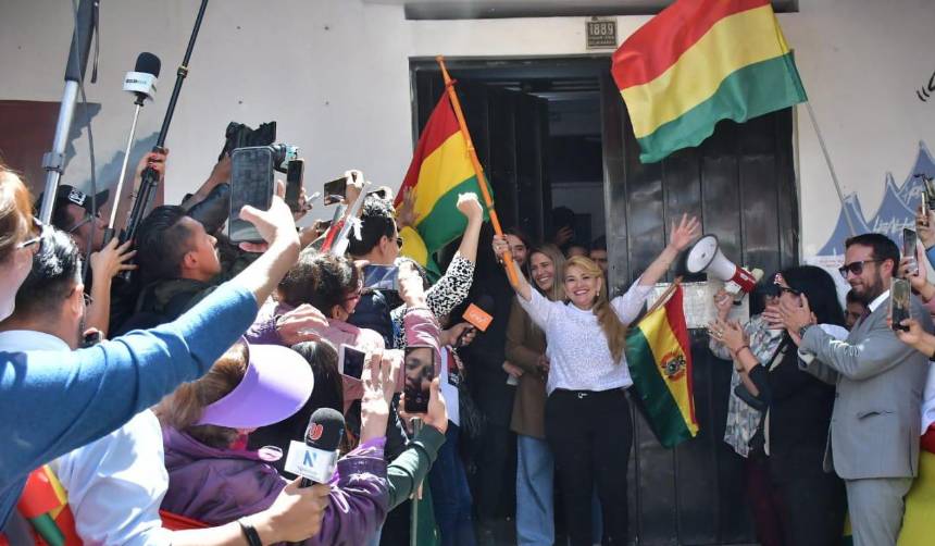 Abogado de Añez: “Corresponde juicio de responsabilidades por cualquier hecho que se le quiera atribuir en su gobierno” 