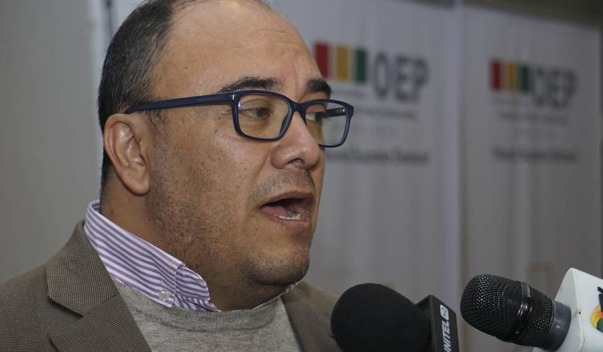 Vocal dice que hasta el 19 de noviembre se debe aprobar la ley de subnacionales 