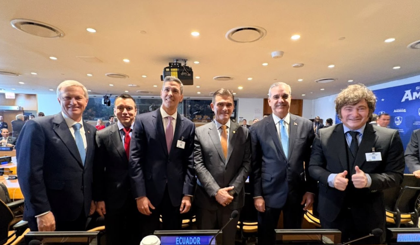 Tras reunión virtual con su gabinete de ministros, Paz asiste al encuentro del Escudo de las Américas