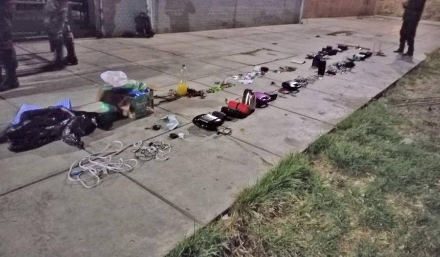 Una consola de videojuegos, celulares y droga son hallados en el penal de El Abra durante una requisa