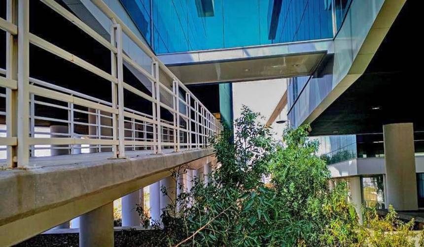 Gobierno inspecciona sede de Unasur, enorme infraestructura que fue abandonada tras su inauguración en 2018