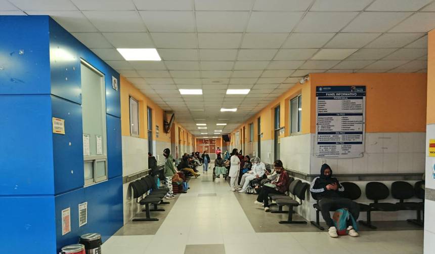 Payasito que perdió un brazo en un accidente de tránsito, tiene una fractura en su mano derecha y continúa internado