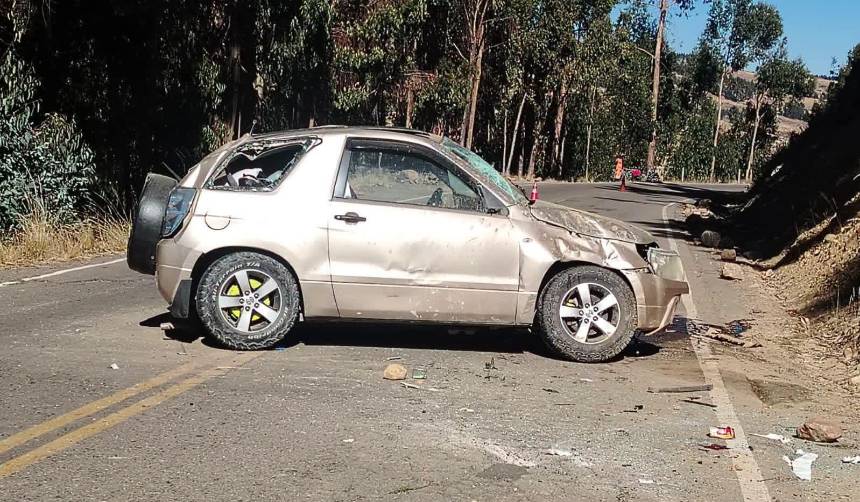 Dos heridos tras el vuelque de un vehículo en la ruta antigua Cochabamba – Santa Cruz