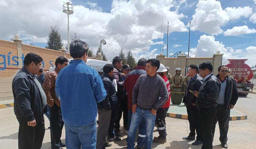 Combustible: Choferes anuncian inspecciones “sorpresa” a surtidores de La Paz y El Alto