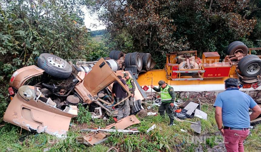 Muere el conductor de una cisterna cargada con diésel tras accidente en la ruta Cochabamba - Santa Cruz