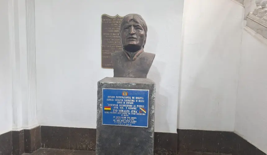 Retiran busto de Evo Morales del Legislativo para evitar “culto a la personalidad”