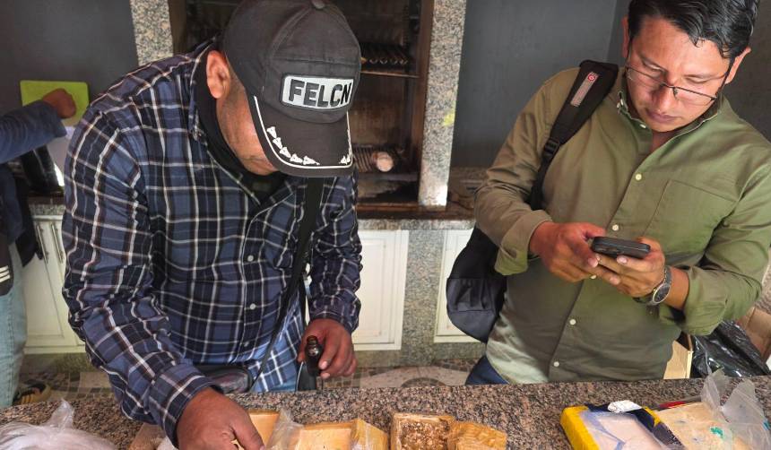 Aprehenden a siete policías tras hallarse cocaína dentro de un recinto de la Felcn