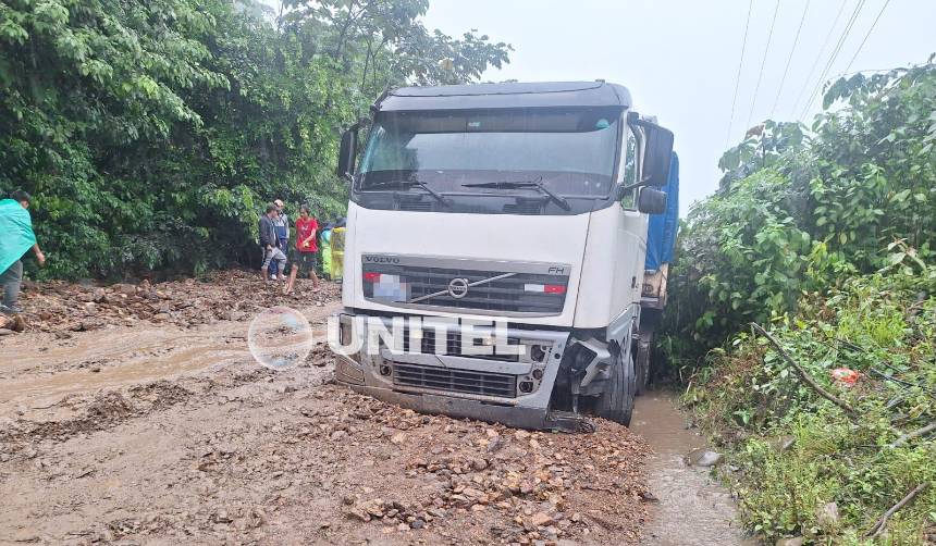 Reportan una muerte por los deslizamientos en la carretera nueva Cochabamba - Santa Cruz 