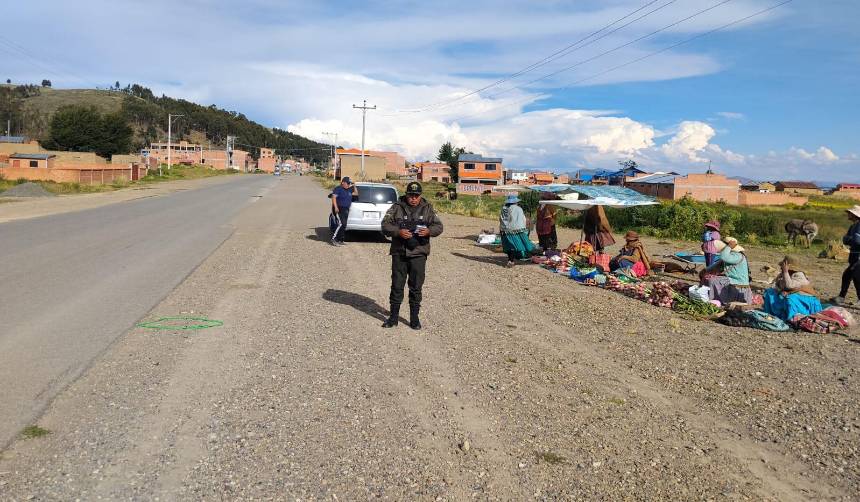 Dos accidentes en la carretera La Paz-Copacabana dejan un muerto y seis heridos 