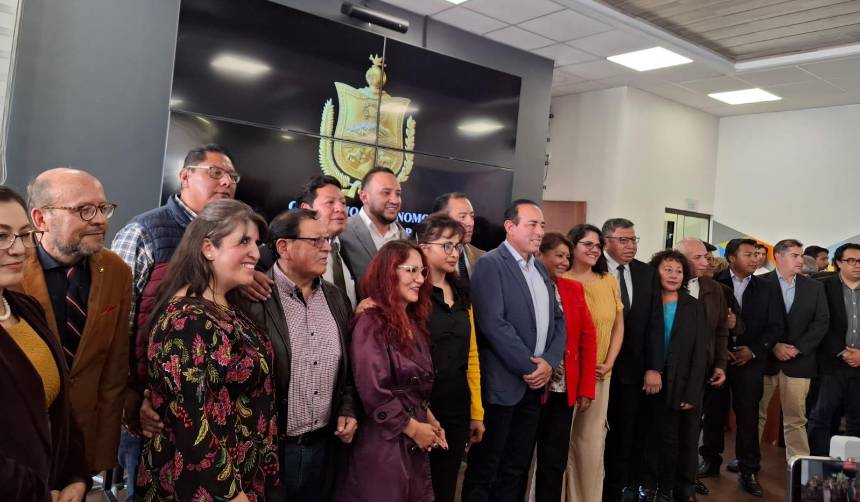 La Paz: Dockweiler presenta a sus secretarios municipales y subalcaldes; un exvocal del TSE figura en la lista
