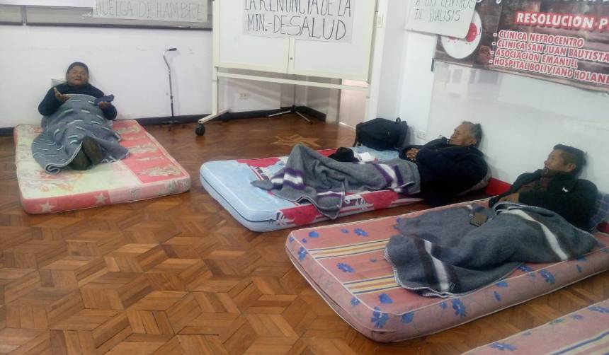 Pacientes renales inician huelga de hambre para exigir recursos para más de 1.000 pacientes en El Alto