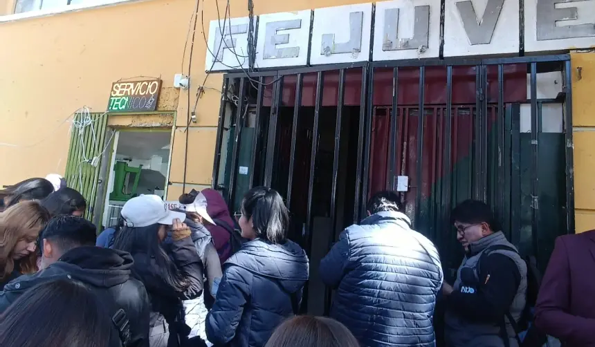 Juntas vecinales de El Alto se reúnen en su sede con la COB y se espera la presencia de los Ponchos Rojos