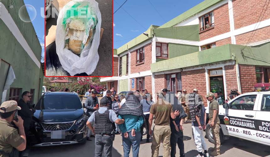 Hallan presunta droga dentro del vehículo que utilizaban los acusados del atraco a una joyería