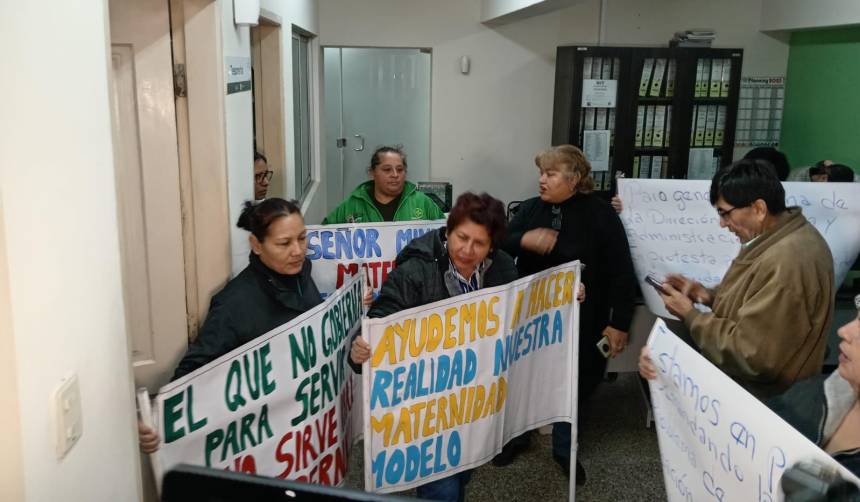 Paro en la Maternidad Percy Boland: Trabajadores toman la oficina de gerencia y reclaman atención a sus demandas