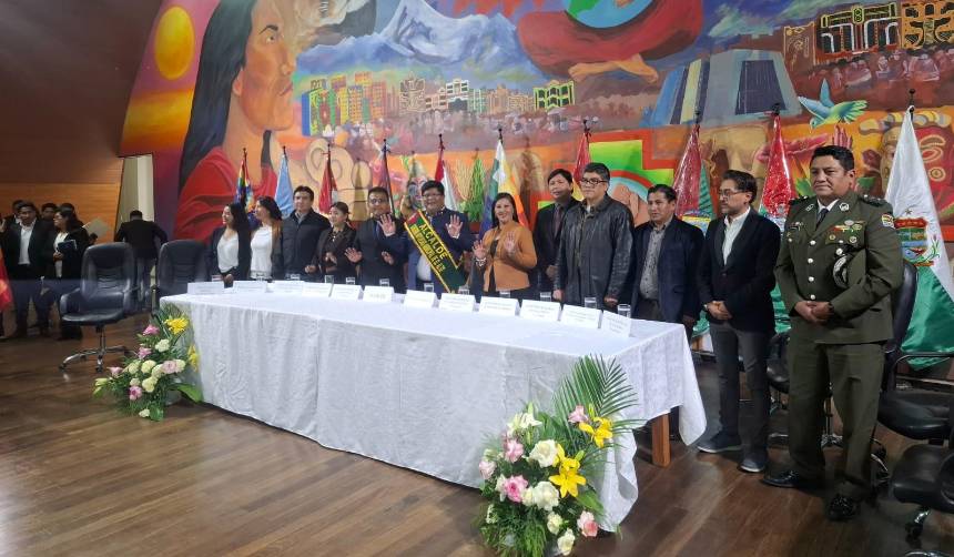 Alcalde Roca posesiona a su equipo de secretarios en el municipio de El Alto