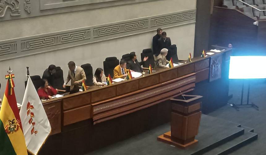 Interpelación: Sesión entra en cuarto intermedio tras exposición del ministro Oviedo sobre lucha contra el narcotráfico