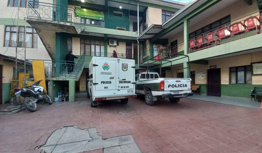 Dos pasajeros mueren electrocutados luego de que el chofer de un bus les pidiera levantar cables de alta tensión