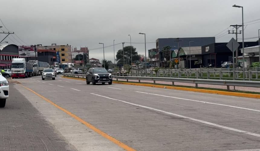Habilitan el tránsito por el 8vo anillo de la Doble Vía La Guardia en Santa Cruz tras pavimentación