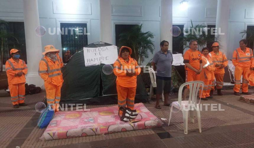 Trabajadores de aseo urbano anuncian bloqueo al vertedero cruceño y comienzan un paro de 72 horas por falta de pago