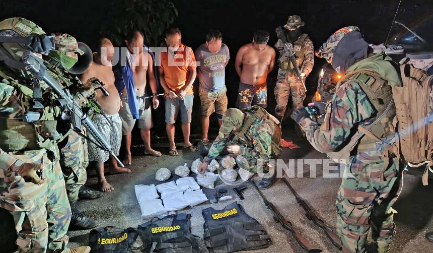 Caen cinco personas sorprendidas en poder de droga y armas de fuego en el trópico