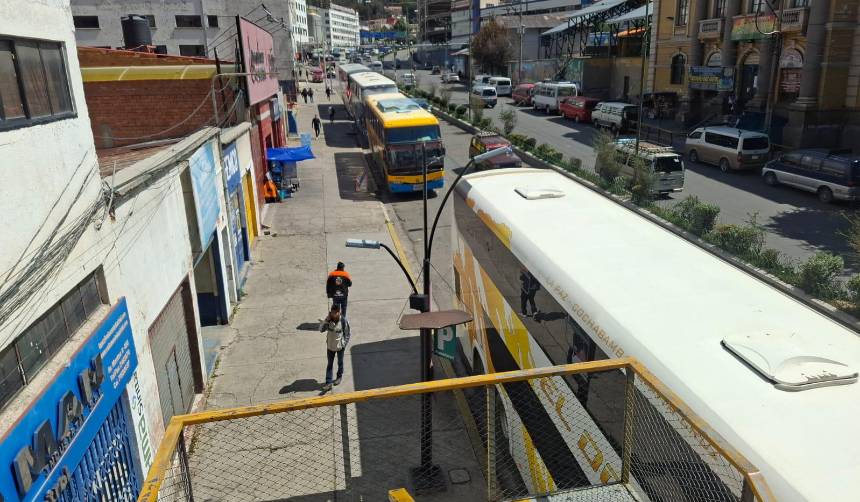 Filas en La Paz: YPFB anuncia despacho de 4,3 millones de litros de combustibles para abastecimiento