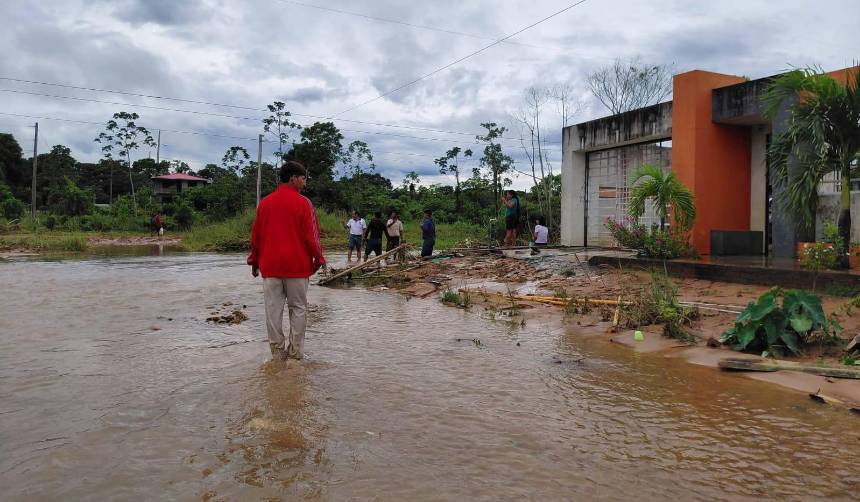 Comunidades de dos municipios quedan aisladas por inundaciones tras las fuertes lluvias en el trópico