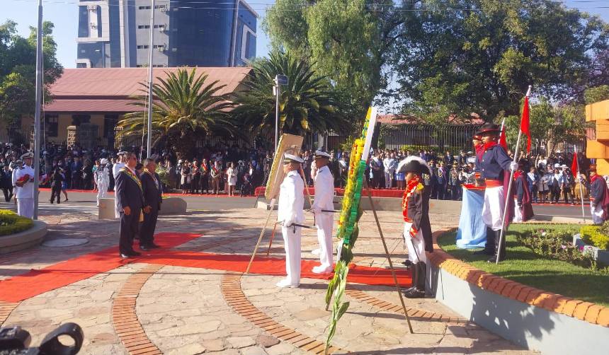 Autoridades nacionales y departamentales participan de los actos protocolares por la efeméride de Cochabamba
