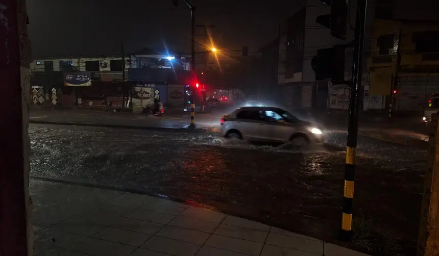 Una tormenta eléctrica sorprendió a la capital cruceña