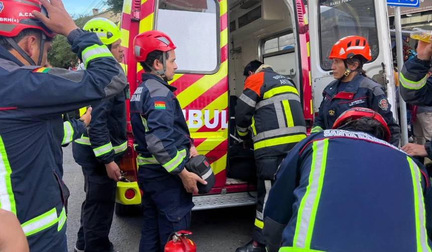 Estudiante cae del primer piso de un colegio en El Alto
