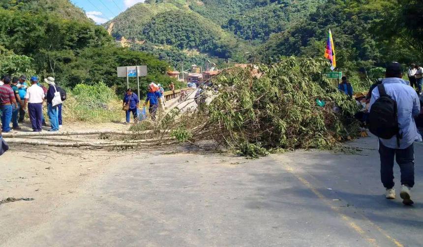 Diputado yungueño pide intervención policial para levantar bloqueos en el norte de La Paz