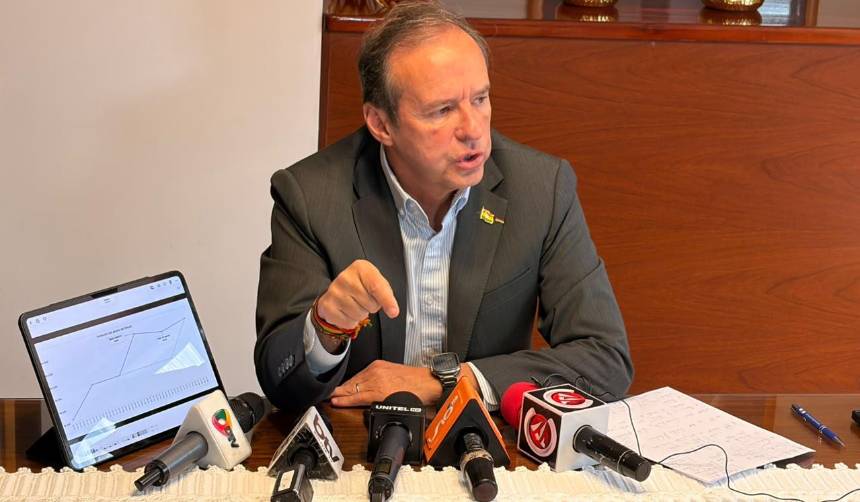 Tuto: “La volatilidad del precio internacional del petróleo no se debe trasladar a los precios internos”